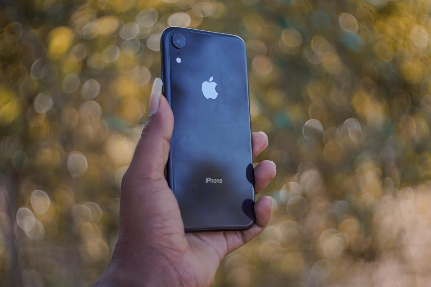 iPhone 11 second-hand, stare excelentă, display intactz