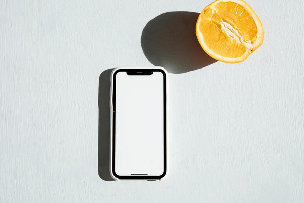 Smartphone cu baterie mare, display modern, design elegant